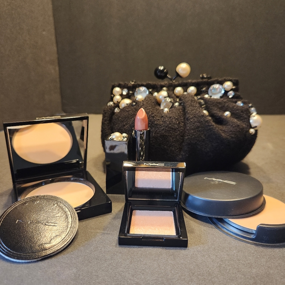 MAC Stylistics Holiday Limited Edition Clutch Purse Powder Highlighter Lipstick